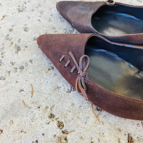 Manolo Blahnik Dark Brown Suede Lace Up Bow Pumps - Picture 13 of 13